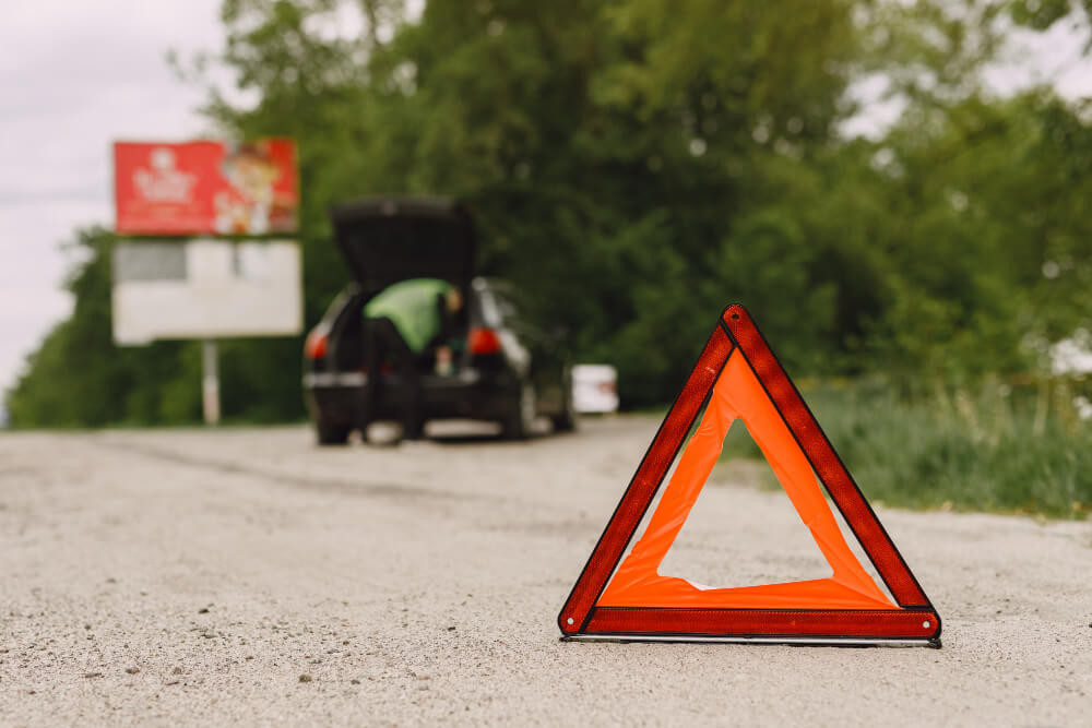 Cómo ubicar correctamente los triángulos de emergencia en carretera
